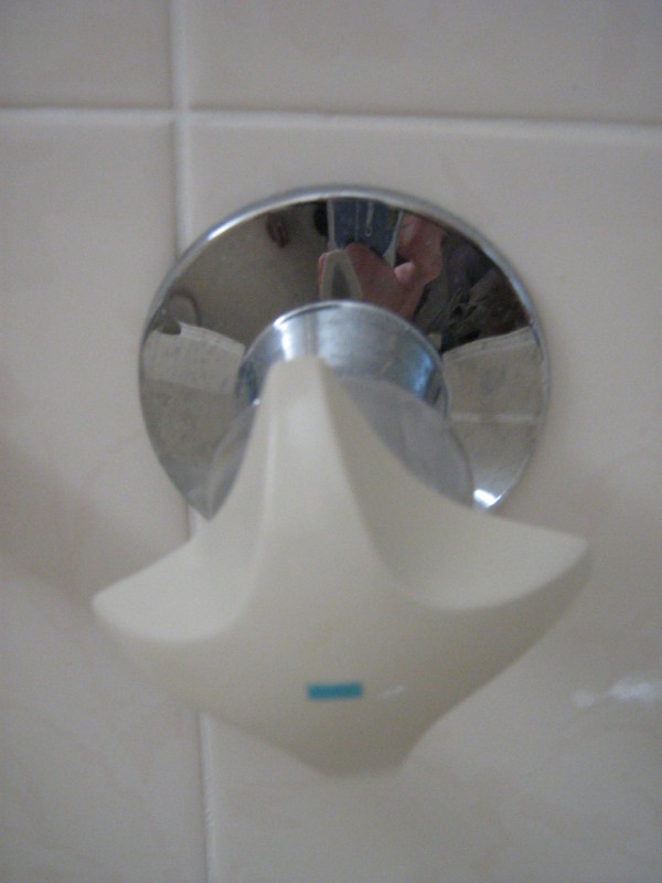 Leaking taps - no screw cap!!!