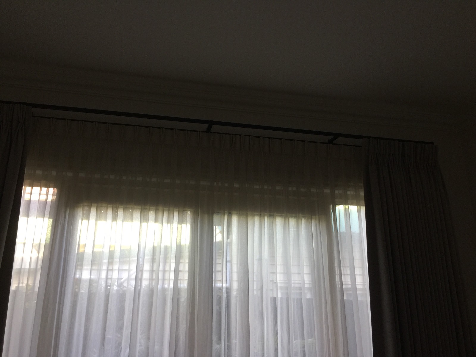 Where to fit curtain rod?