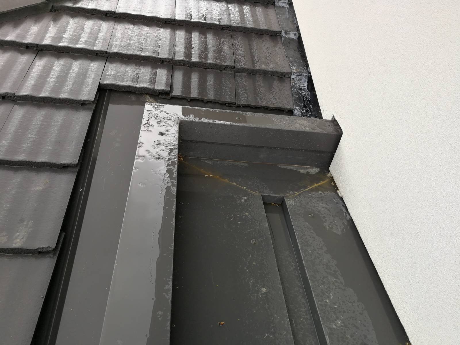 Is this normal construction for ribbed metal roof?