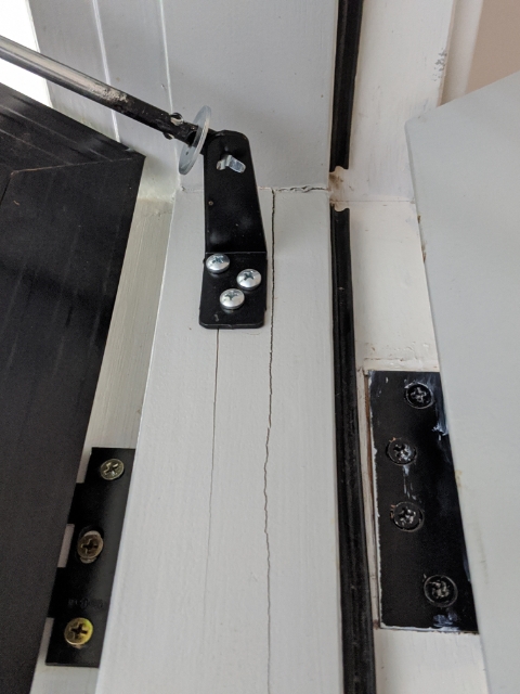 Sasco Installed door split door frame but denying it