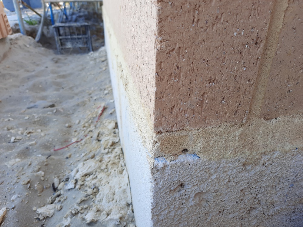 Bricks on/over limestone retaining VS Drop Footings